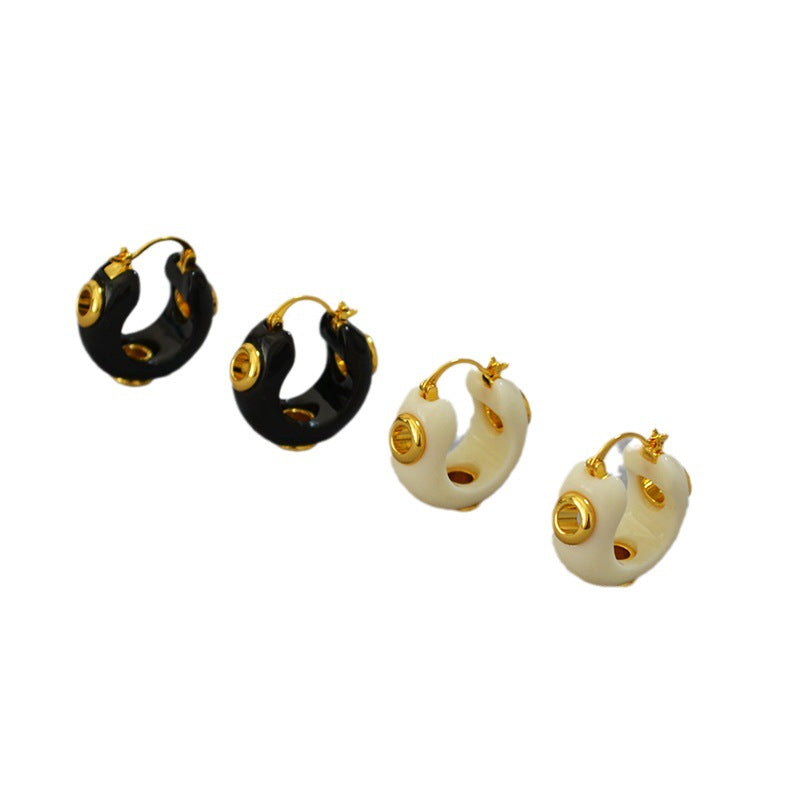 Classic Gold Earring with Timeless Appeal