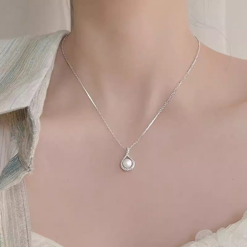 Classic Pearl Necklace with Timeless Appeal