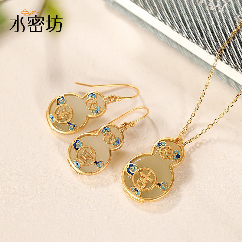 Classic Gold Set with Timeless Appeal