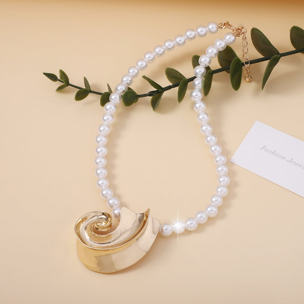 Classic Pearl Chain with Timeless Appeal
