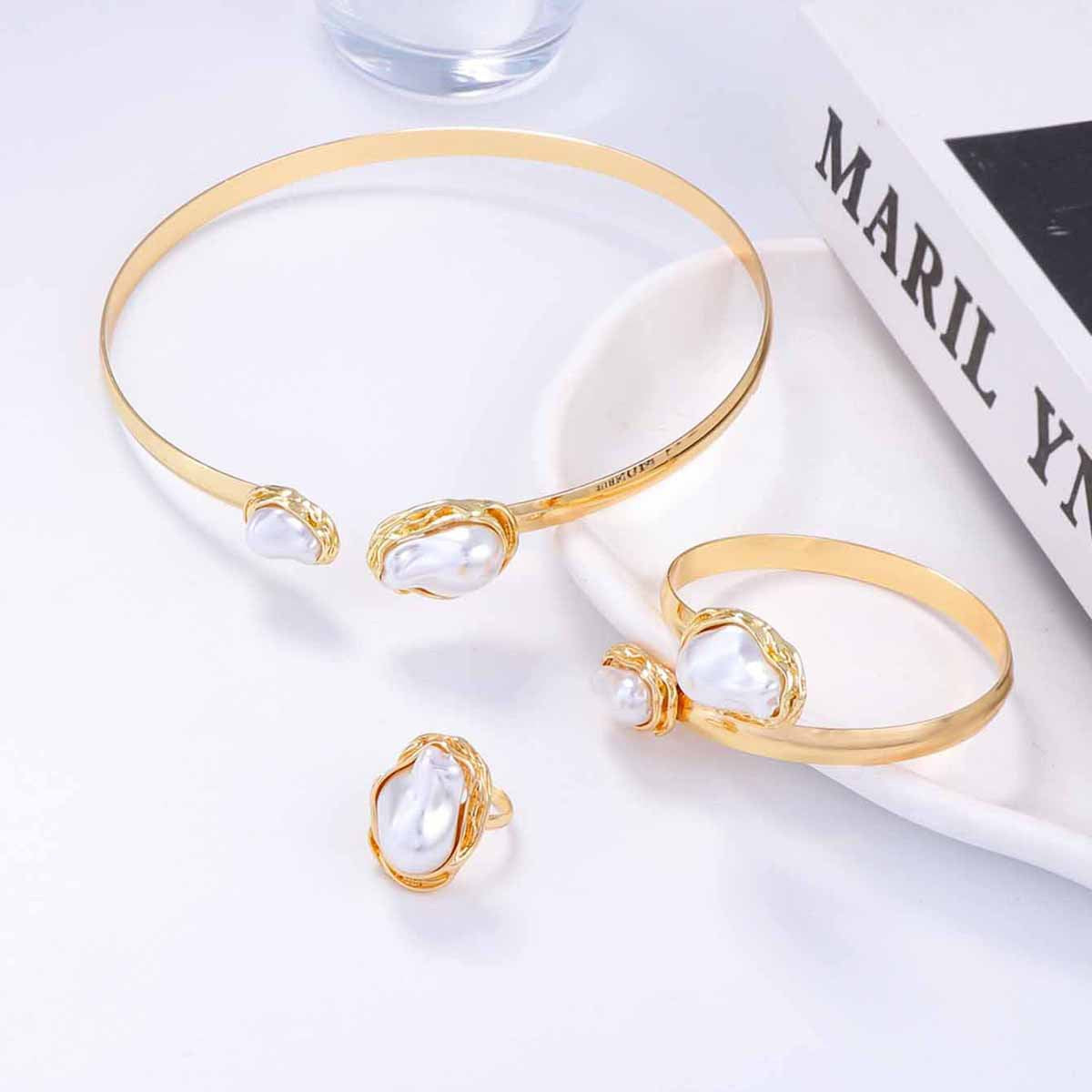 Stunning Pearl Bracelet for Daily Wear