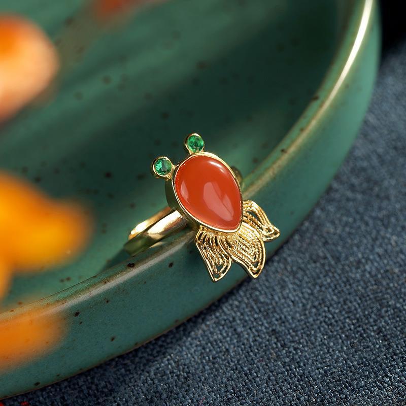 Charming Gold Earring for Any Occasion