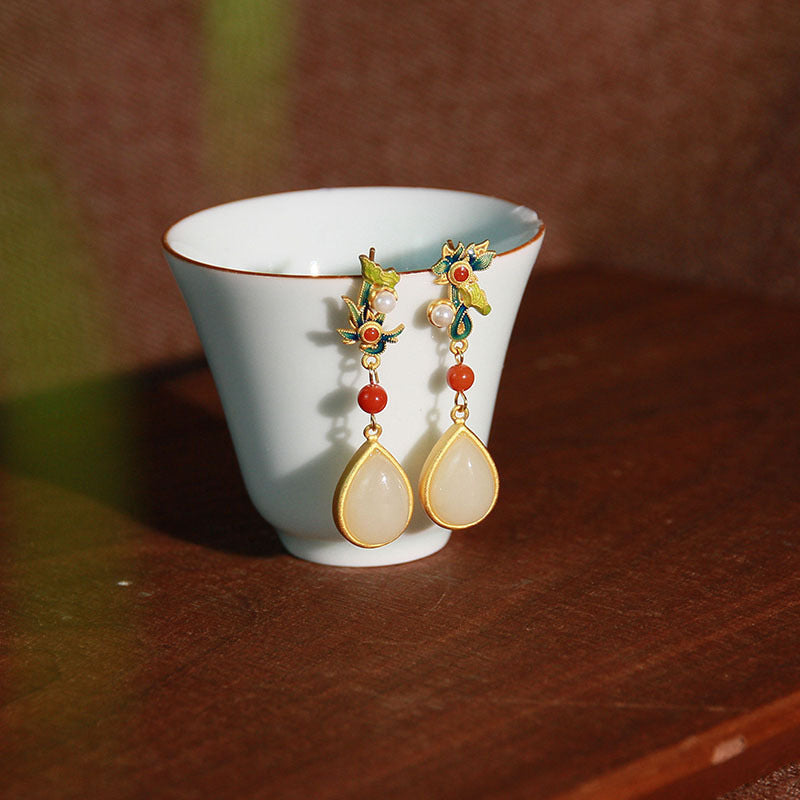 Charming Gold Earring for Any Occasion