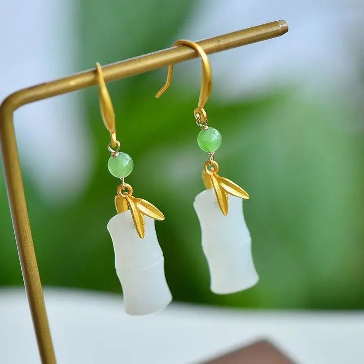Romantic Silver Earring for Special Moments