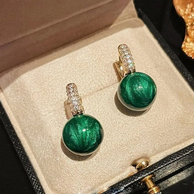 Elegant Gold Earring for Every Occasion