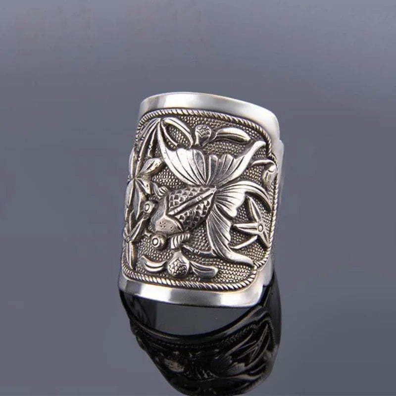 Classic Gold Ring with Timeless Appeal