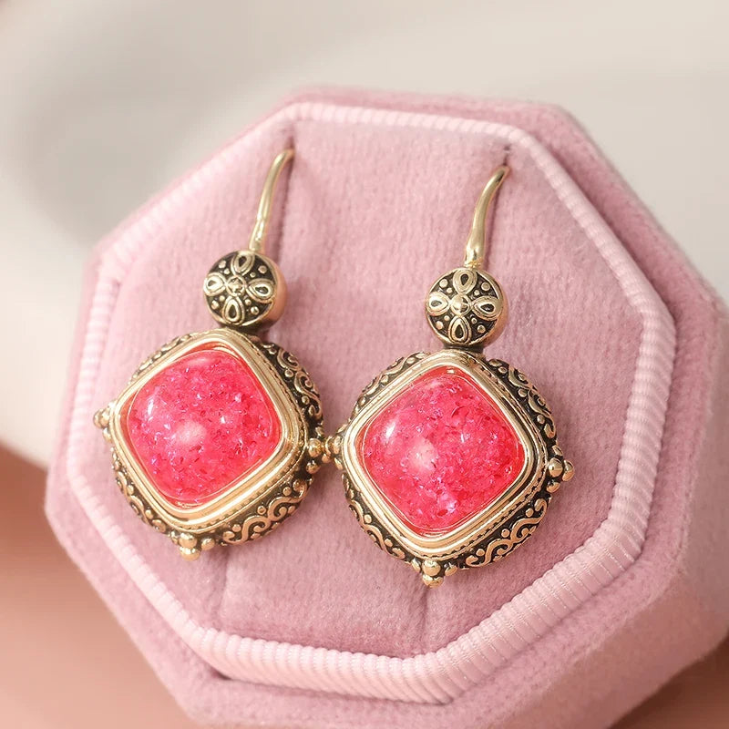 Charming Gold Earring for Any Occasion