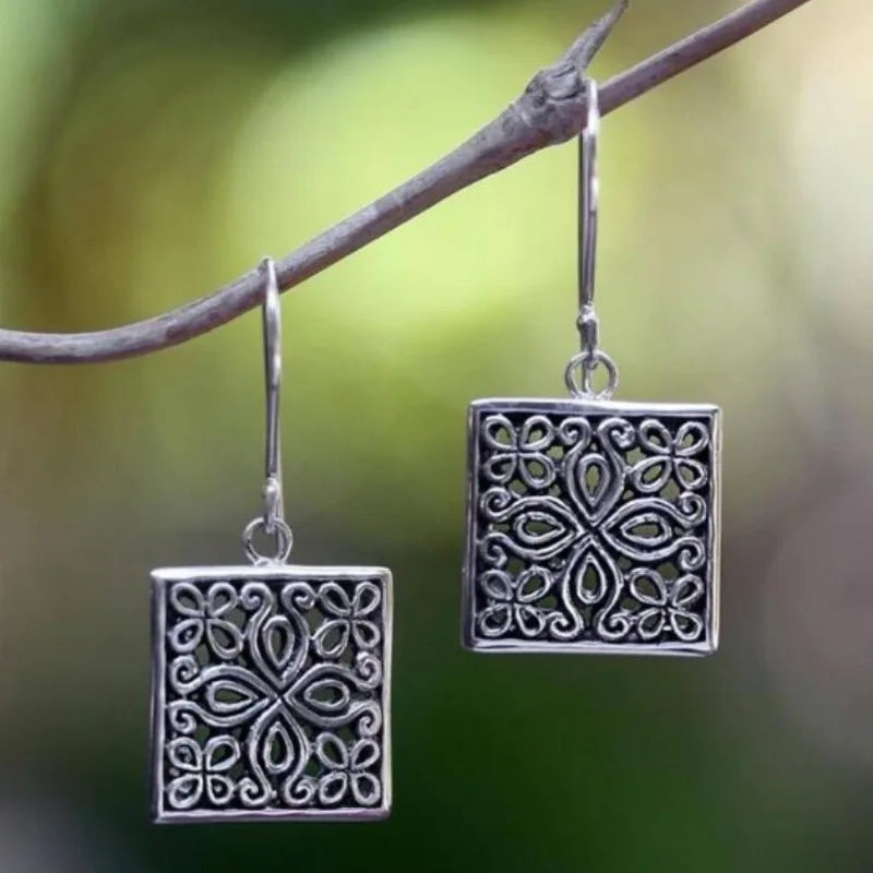 Charming Silver Earring for Any Occasion