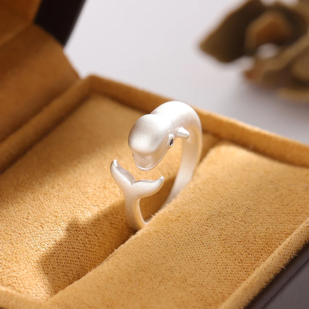 Classic Silver Ring with Timeless Appeal
