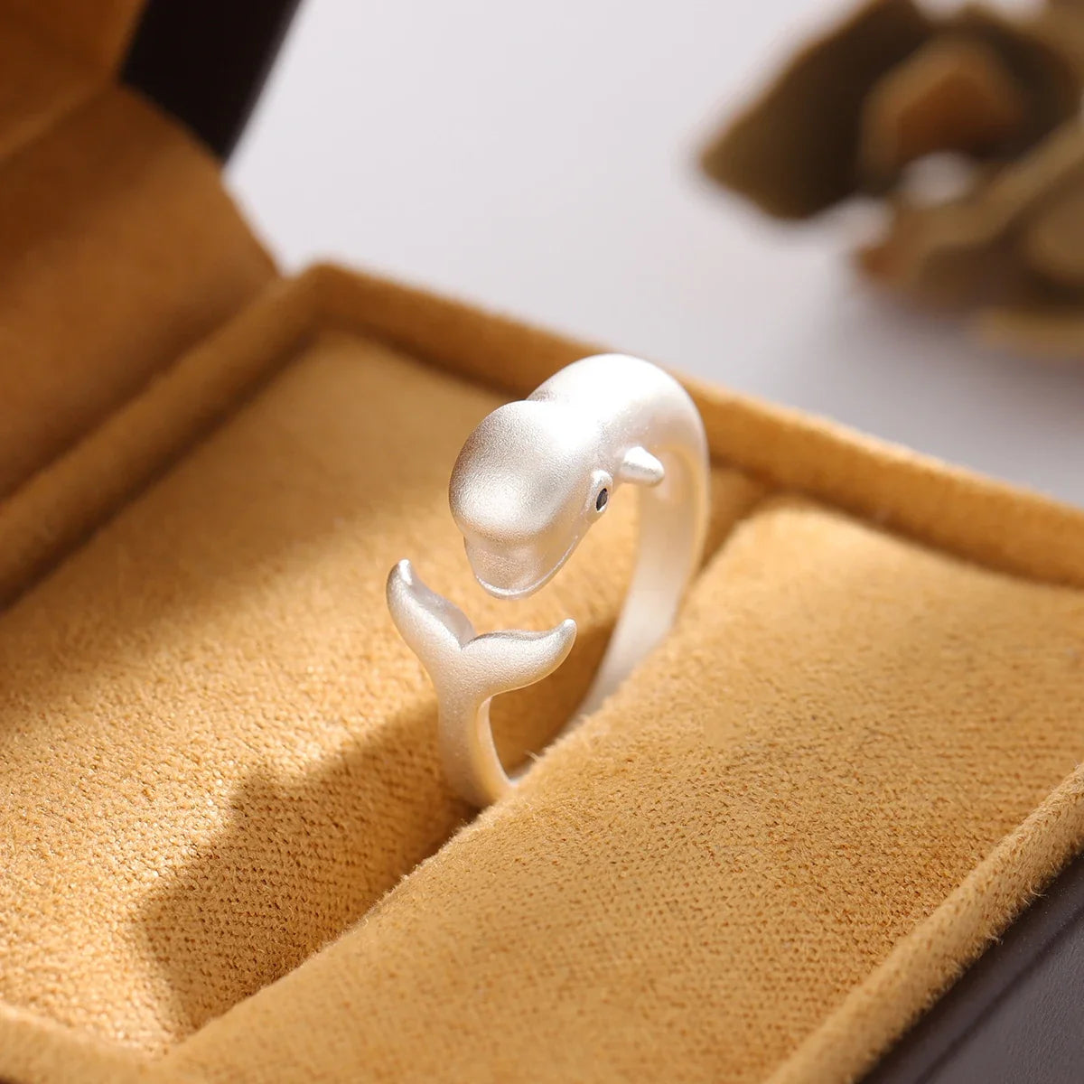 Classic Silver Ring with Timeless Appeal