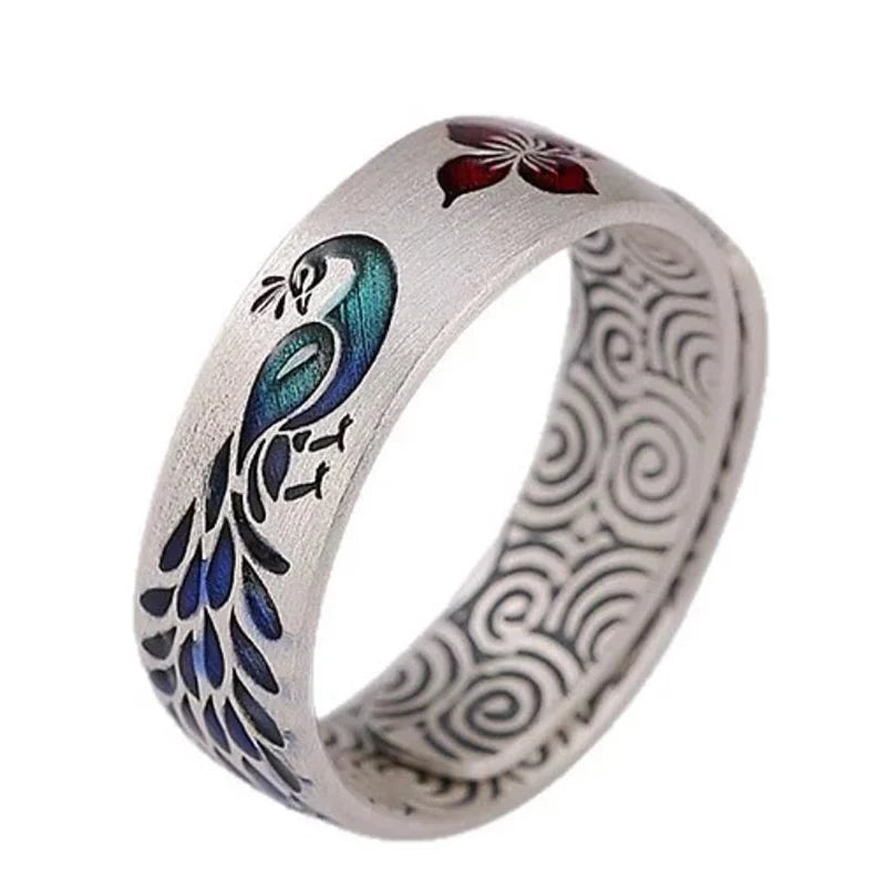 Classic Silver Ring with Timeless Appeal