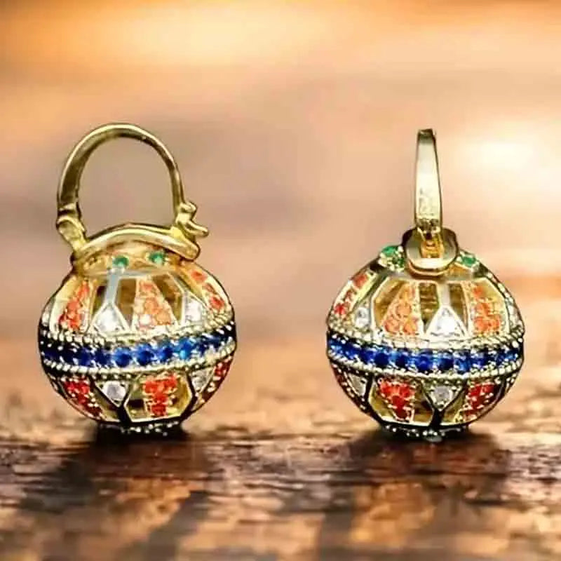 Charming Gold Earring for Any Occasion