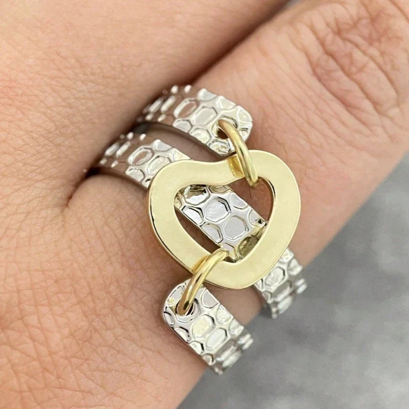 Classic Gold Ring with Timeless Appeal