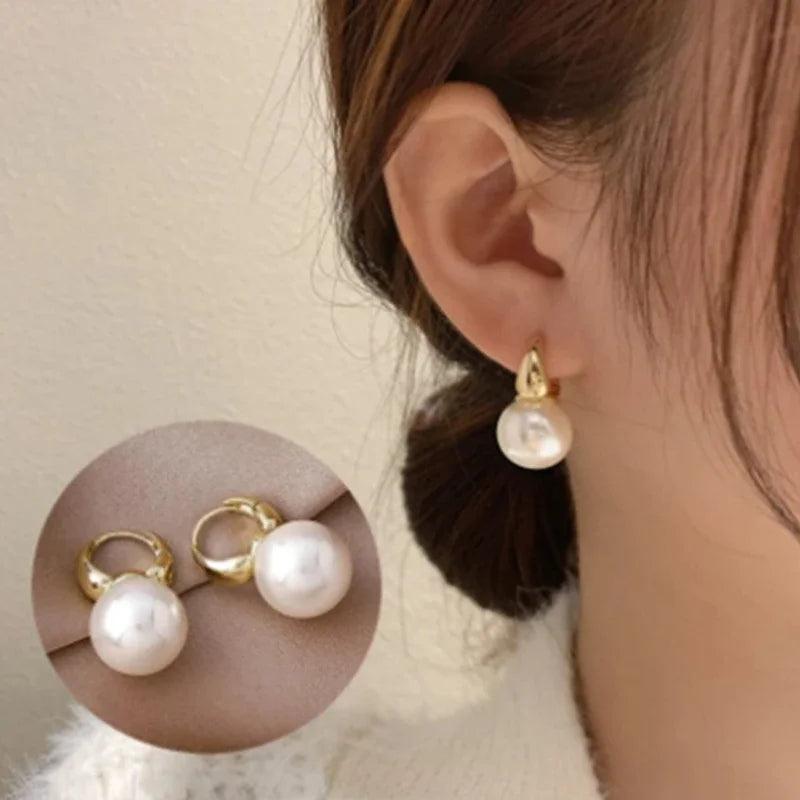 Stunning Gold Earring for Daily Wear