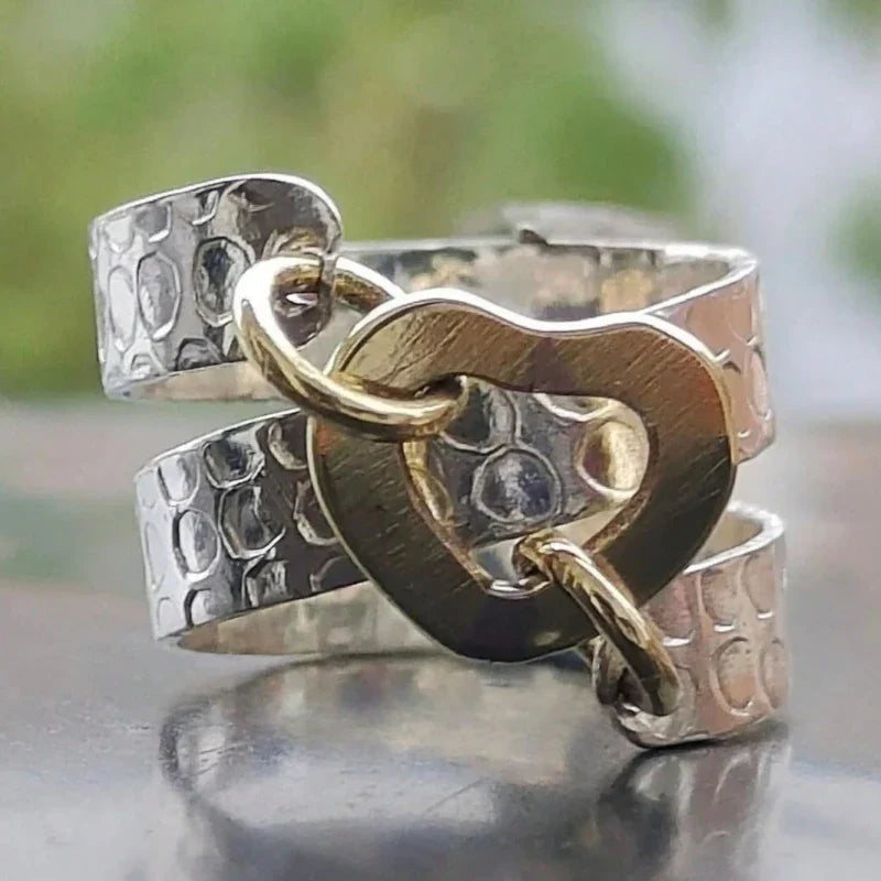 Classic Gold Ring with Timeless Appeal
