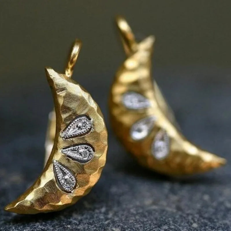 Beautiful Gold Earring with Unique Style