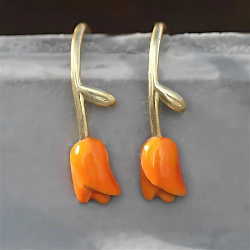 Charming Gold Earring for Any Occasion