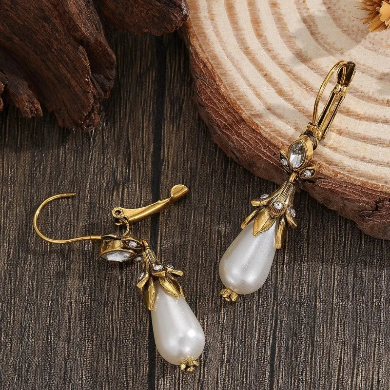 Beautiful Gold Earring with Unique Style