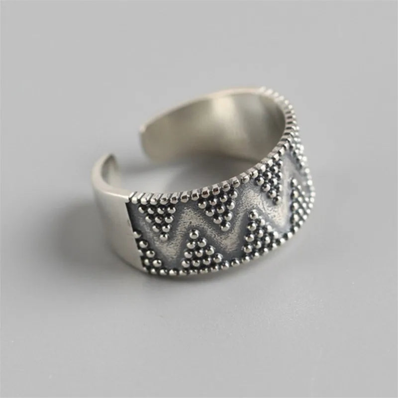 Charming Silver Ring for Any Occasion