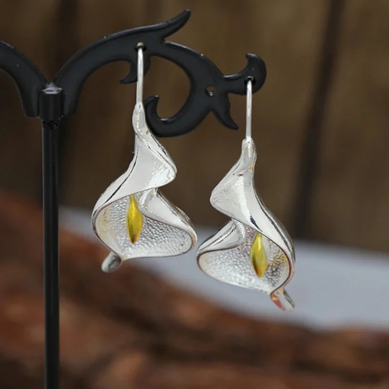 Charming Gold Earring for Any Occasion
