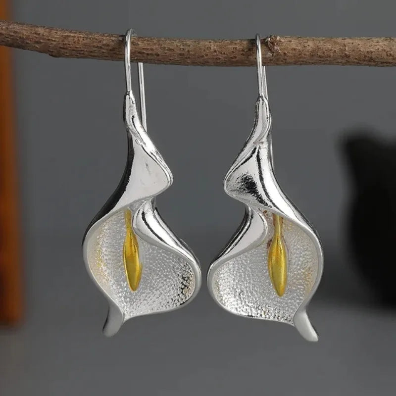Charming Gold Earring for Any Occasion