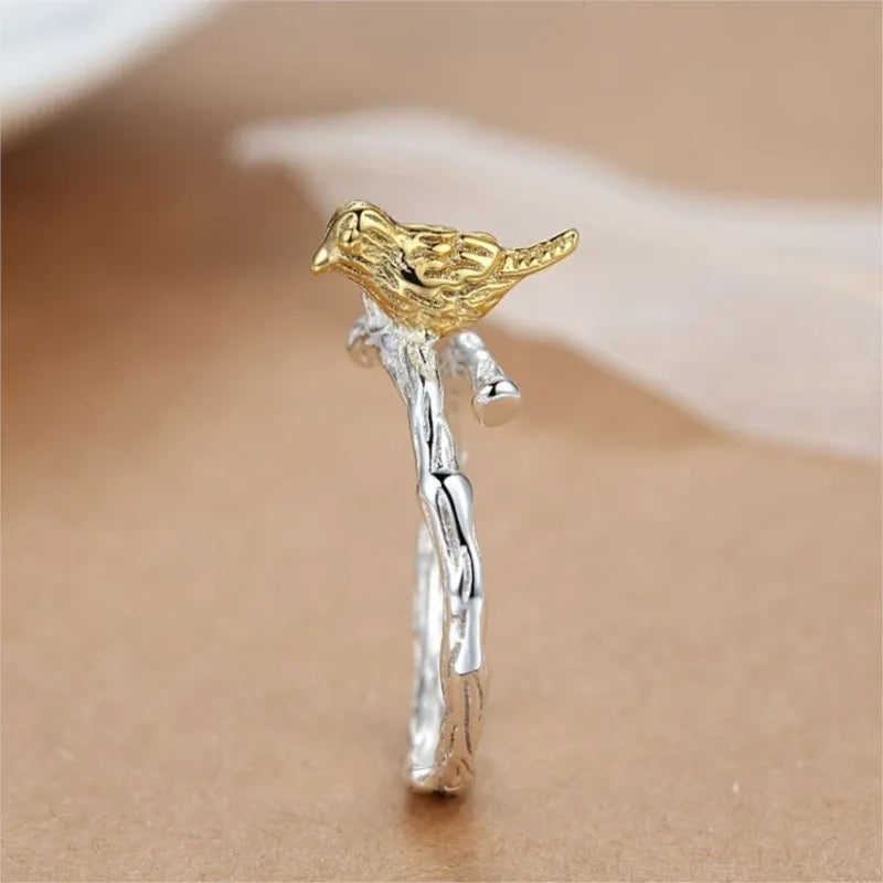 Classic Gold Ring with Timeless Appeal