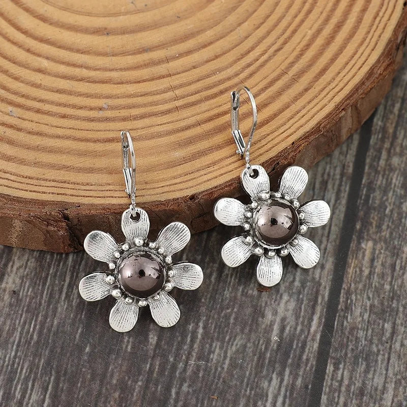 Charming Silver Earring for Any Occasion