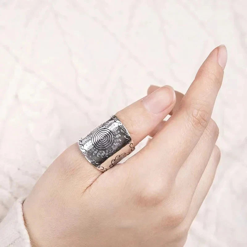Charming Silver Ring for Any Occasion