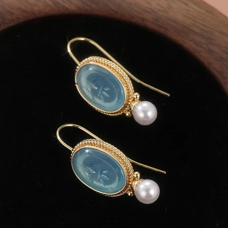 Charming Gold Earring for Any Occasion