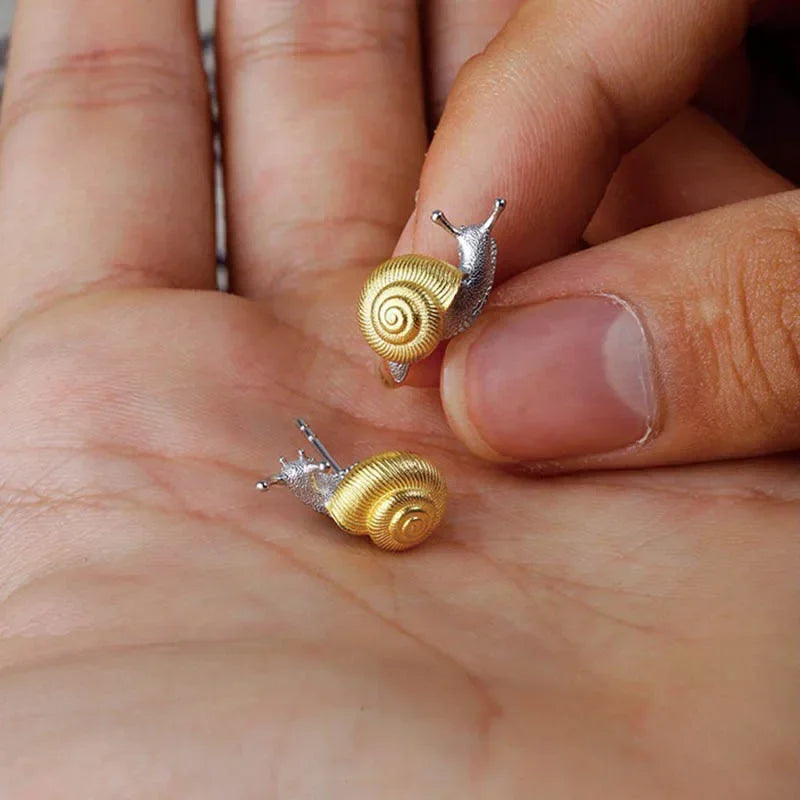 Classic Gold Earring with Timeless Appeal