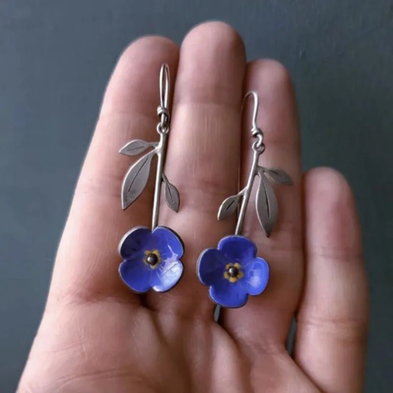 Charming Silver Earring for Any Occasion