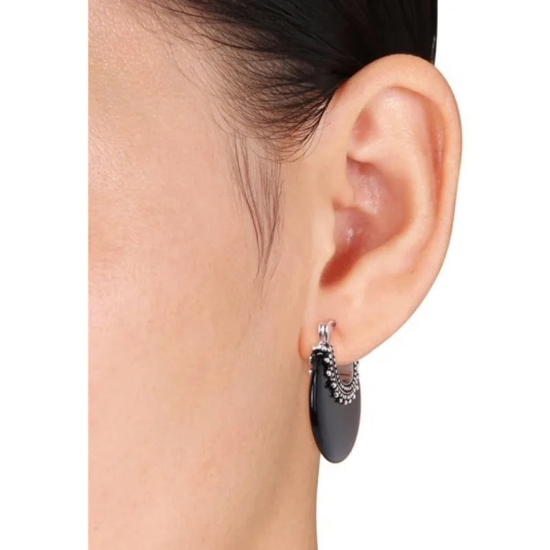 Charming Silver Earring for Any Occasion