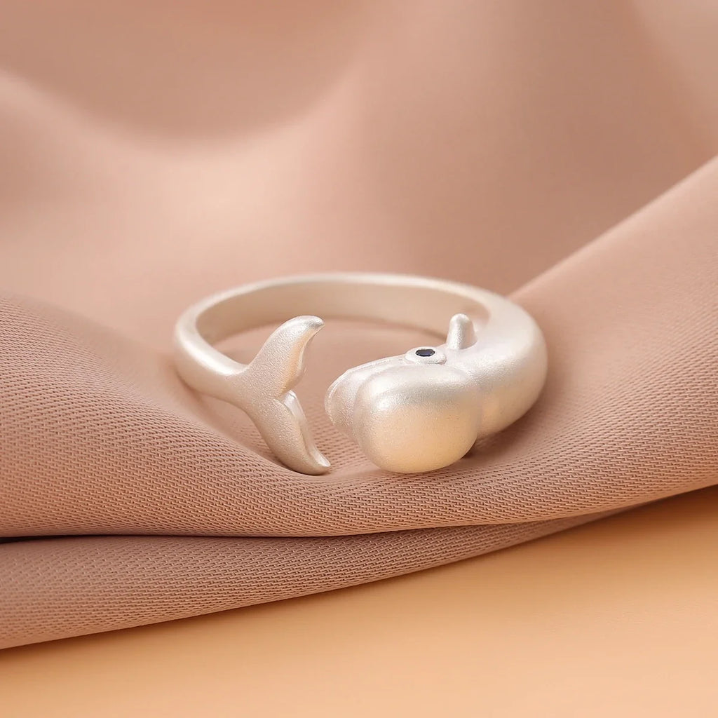 Classic Silver Ring with Timeless Appeal