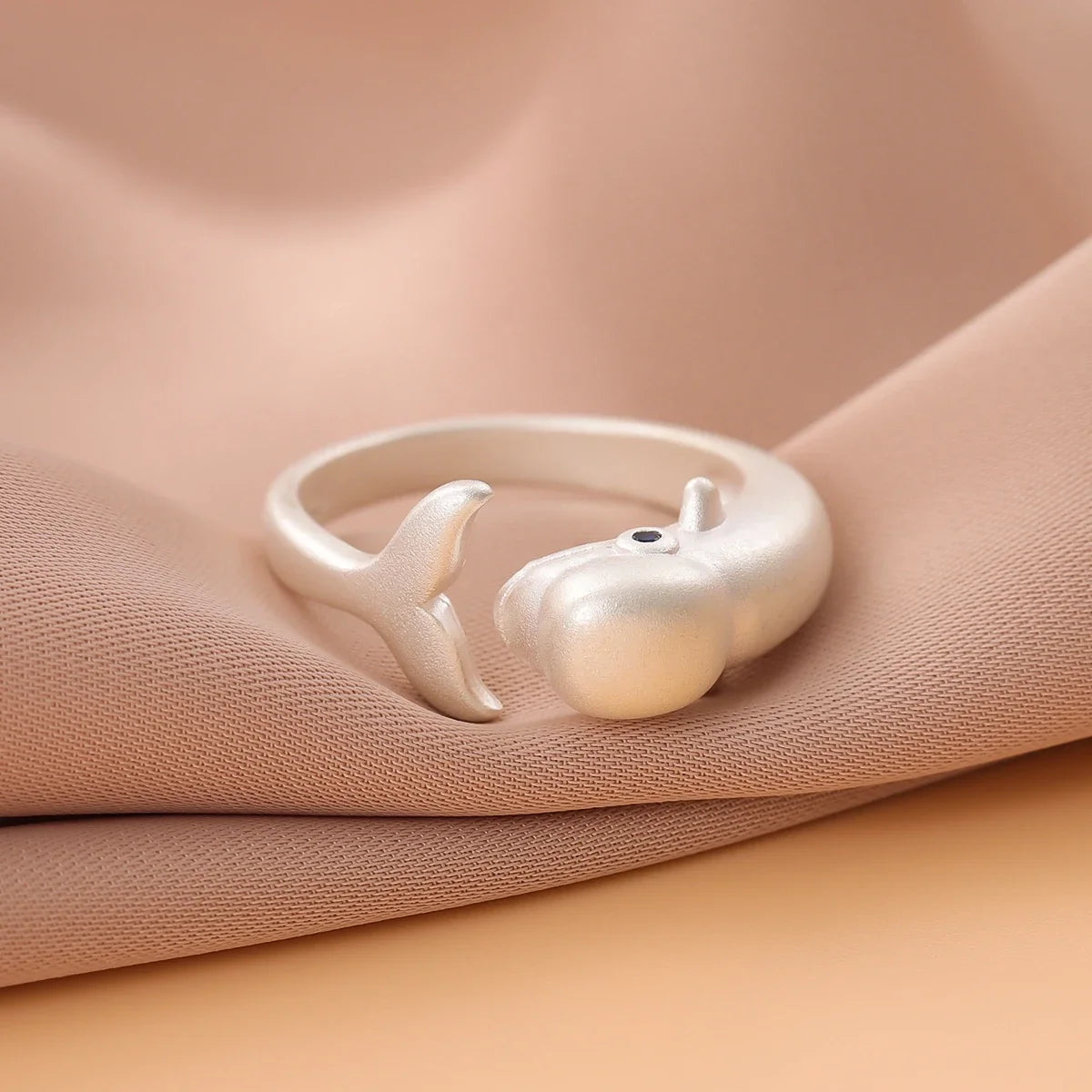 Classic Silver Ring with Timeless Appeal