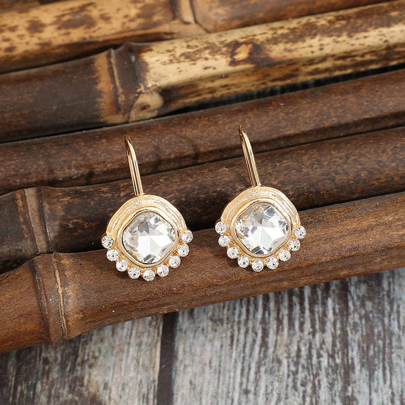 Elegant Gold Earring for Every Occasion