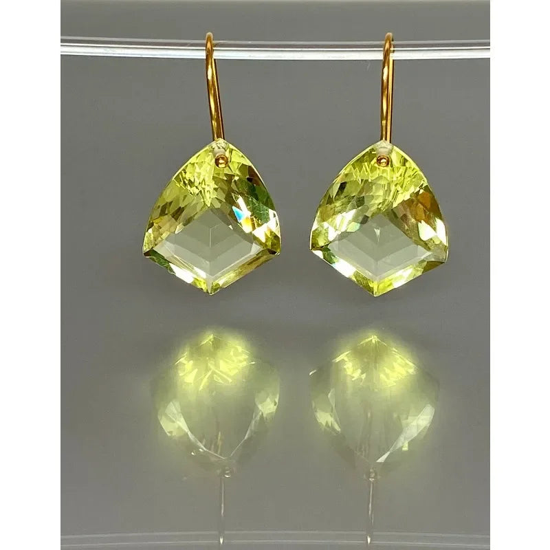Classic Gold Earring with Timeless Appeal
