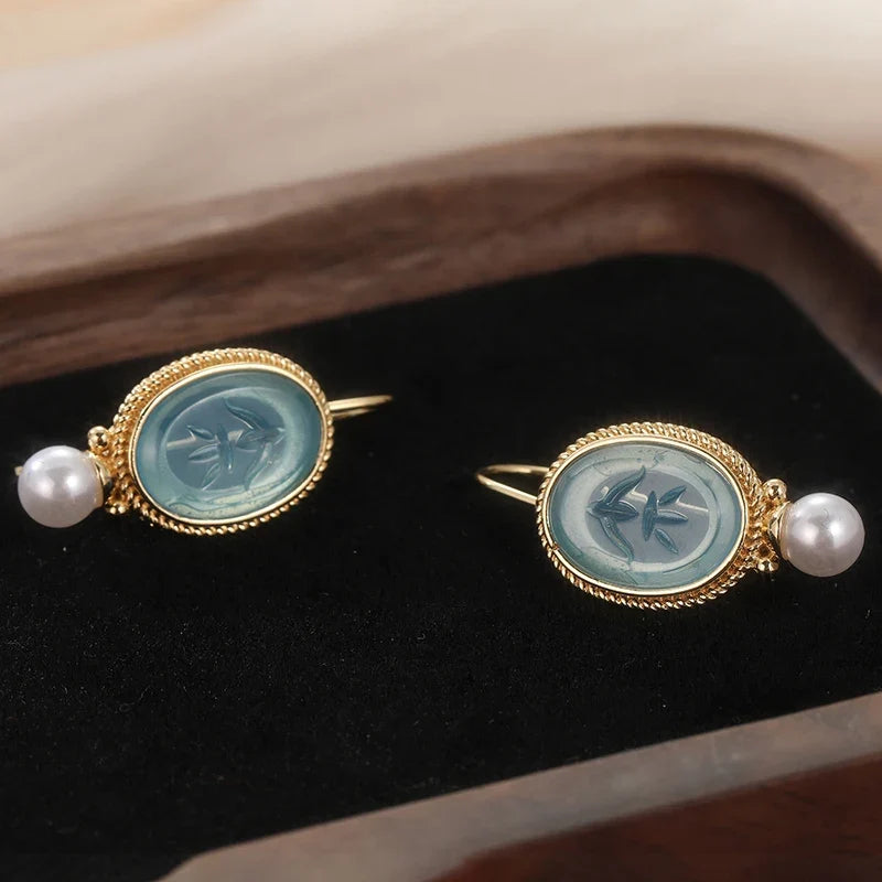 Charming Gold Earring for Any Occasion