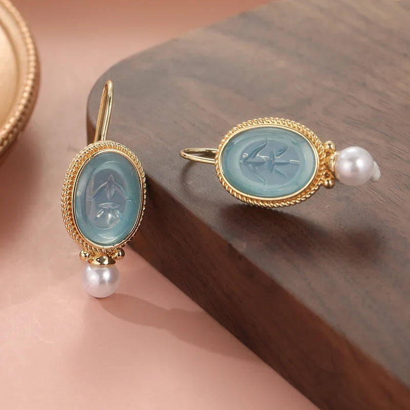 Charming Gold Earring for Any Occasion