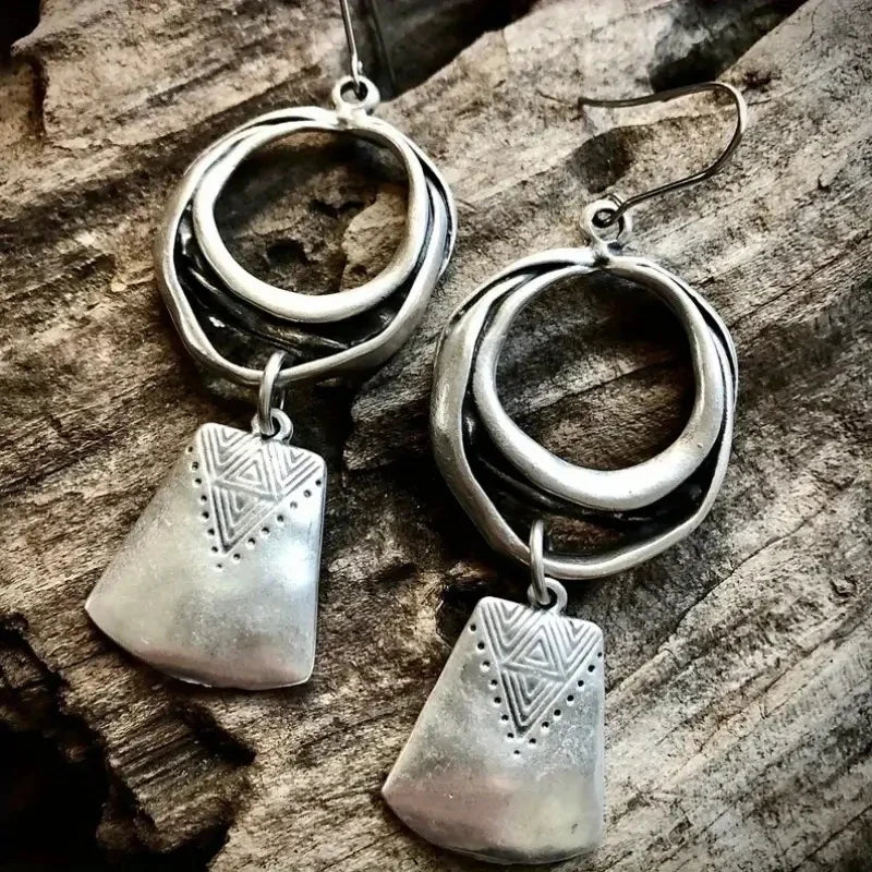 Charming Silver Earring for Any Occasion