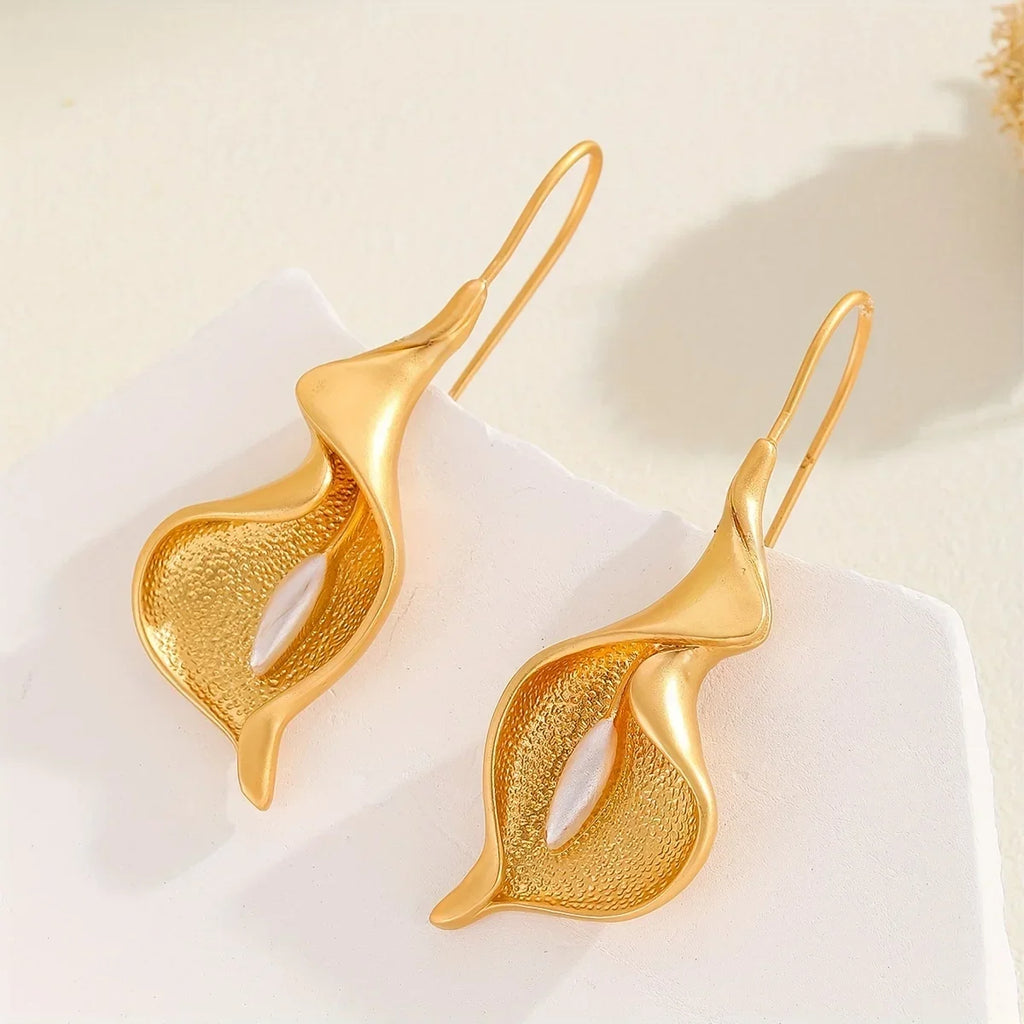 Beautiful Gold Earring with Unique Style