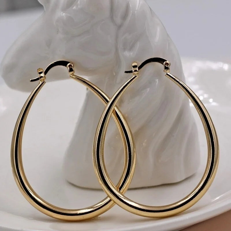 Charming Gold Earring for Any Occasion