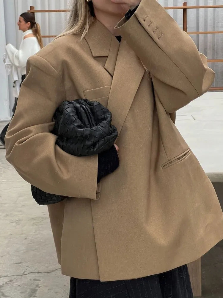 JO | Oversized blazer with a twist