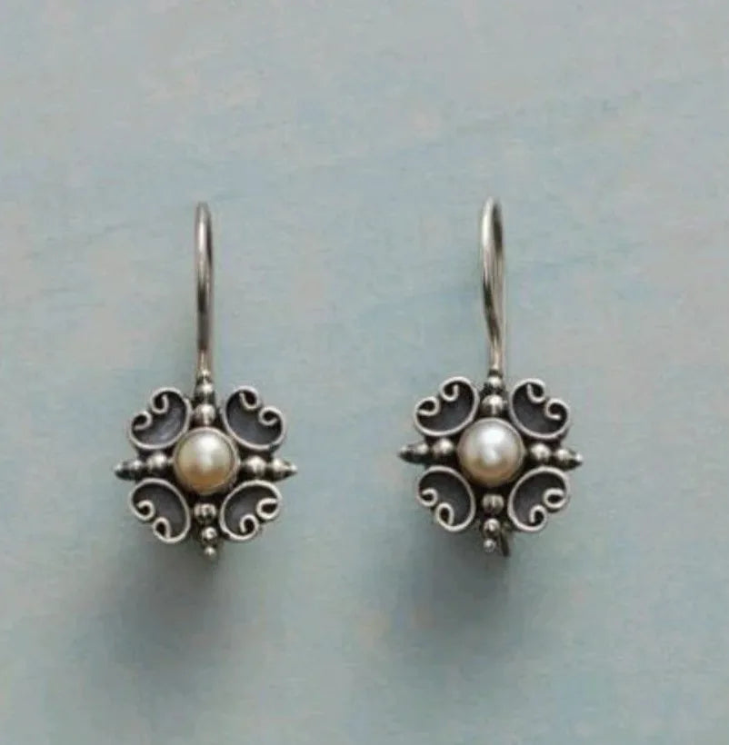 Romantic Silver Earring for Special Moments