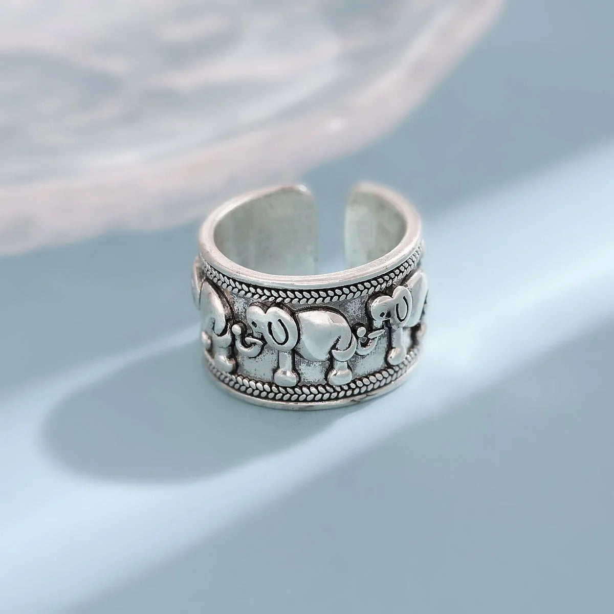 Classic Silver Ring with Timeless Appeal