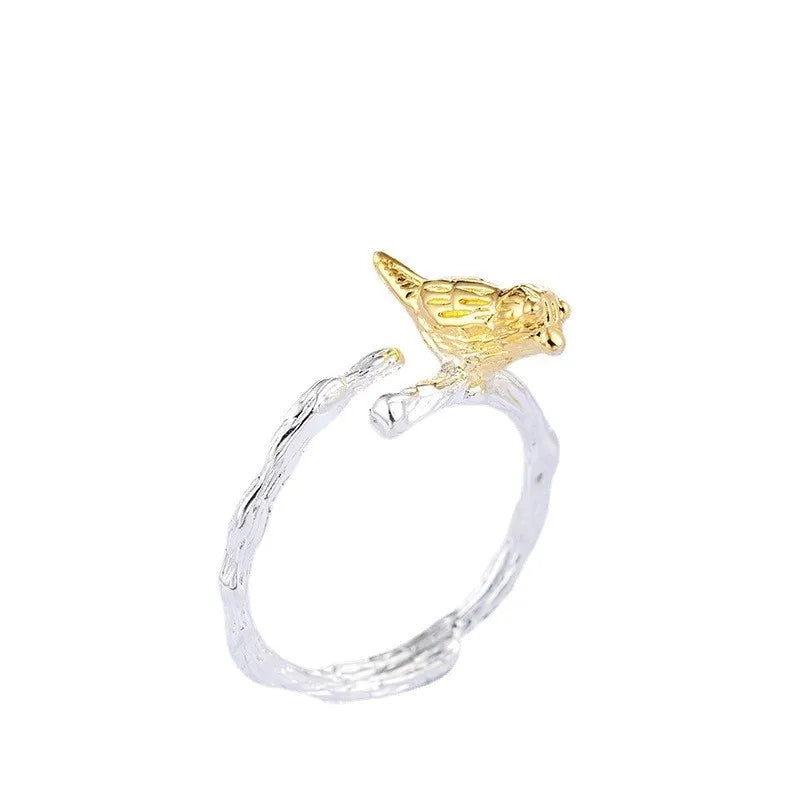 Classic Gold Ring with Timeless Appeal