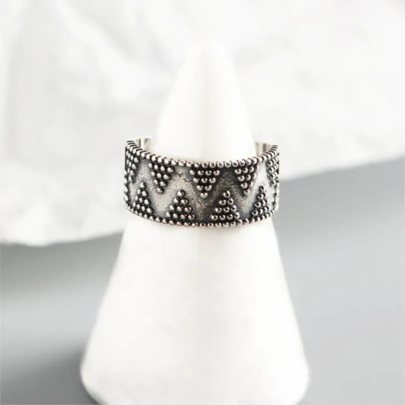 Charming Silver Ring for Any Occasion