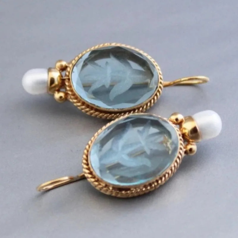 Charming Gold Earring for Any Occasion