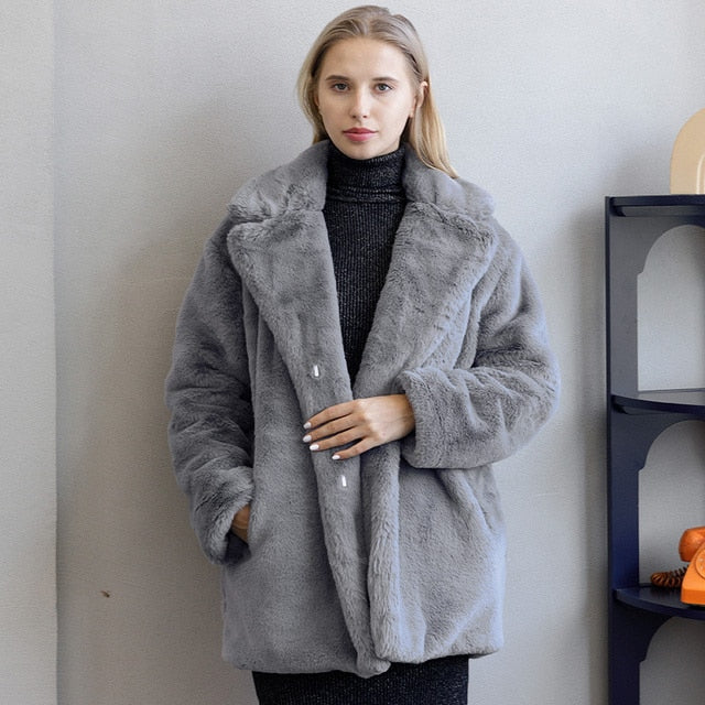 JO | Luxurious fur coat for women
