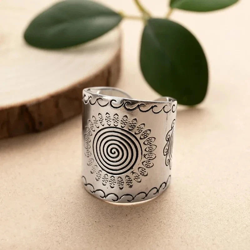 Charming Silver Ring for Any Occasion