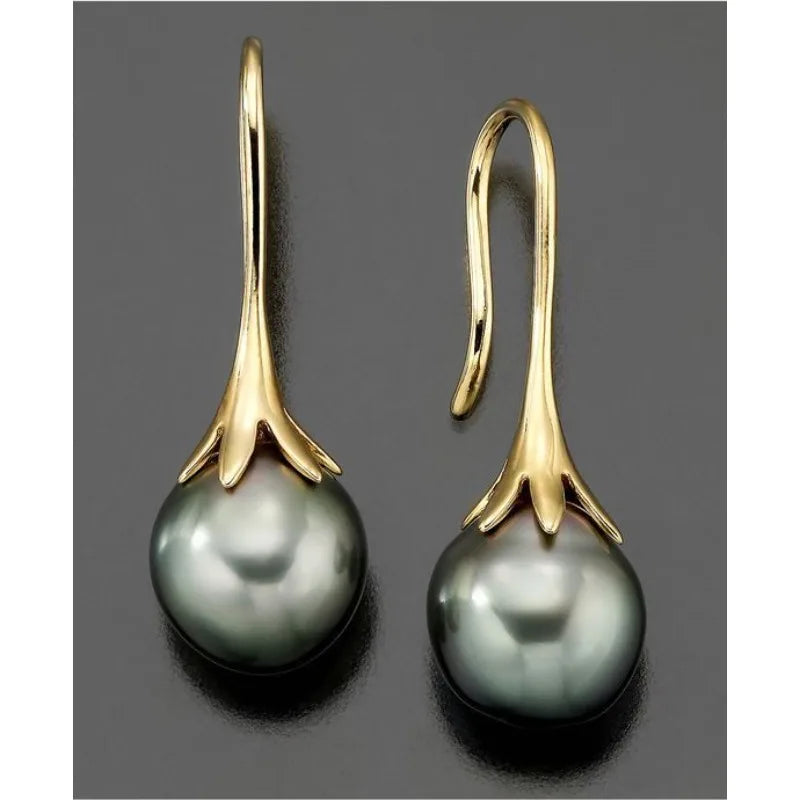 Classic Gold Earring with Timeless Appeal